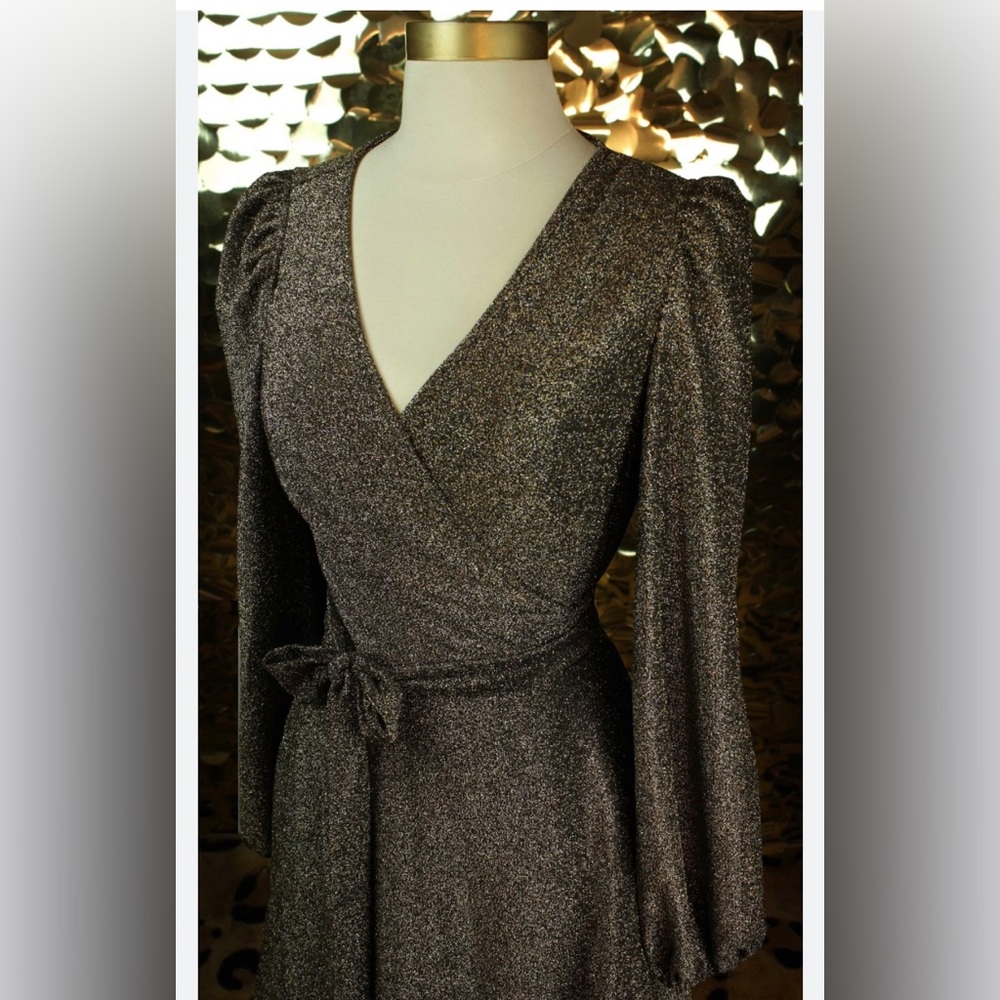 Donna Morgan NWT size 6 gold sparkle wrap dress